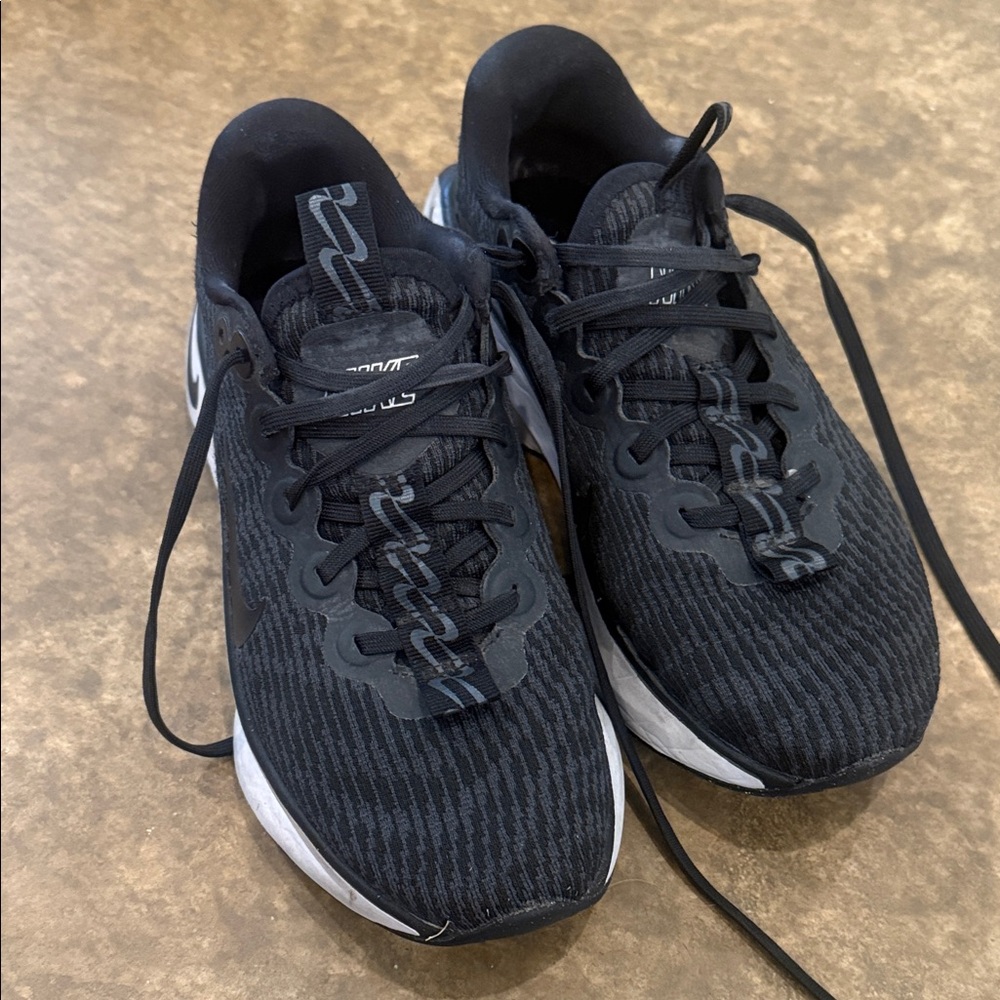 Nike Black and Gray Motiva Athletic Shoes